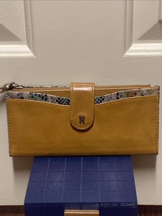 HOBO Handbags - HOBO Leather Wallet